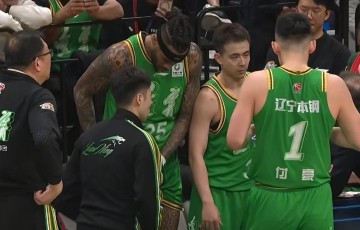 NBA视频-辽宁男篮力克福建，赵继伟27+6+8彻底复苏，付豪17+7皮特森44分